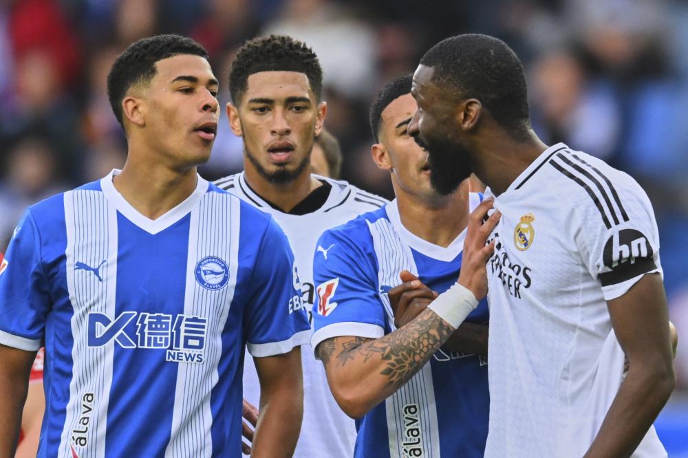 更折射出女 更折射出女