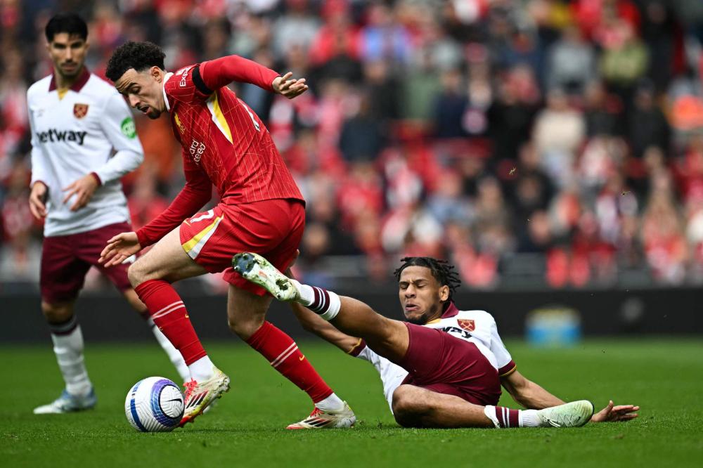 10人国足客场0比1不敌沙特 依然排名小组垫底.